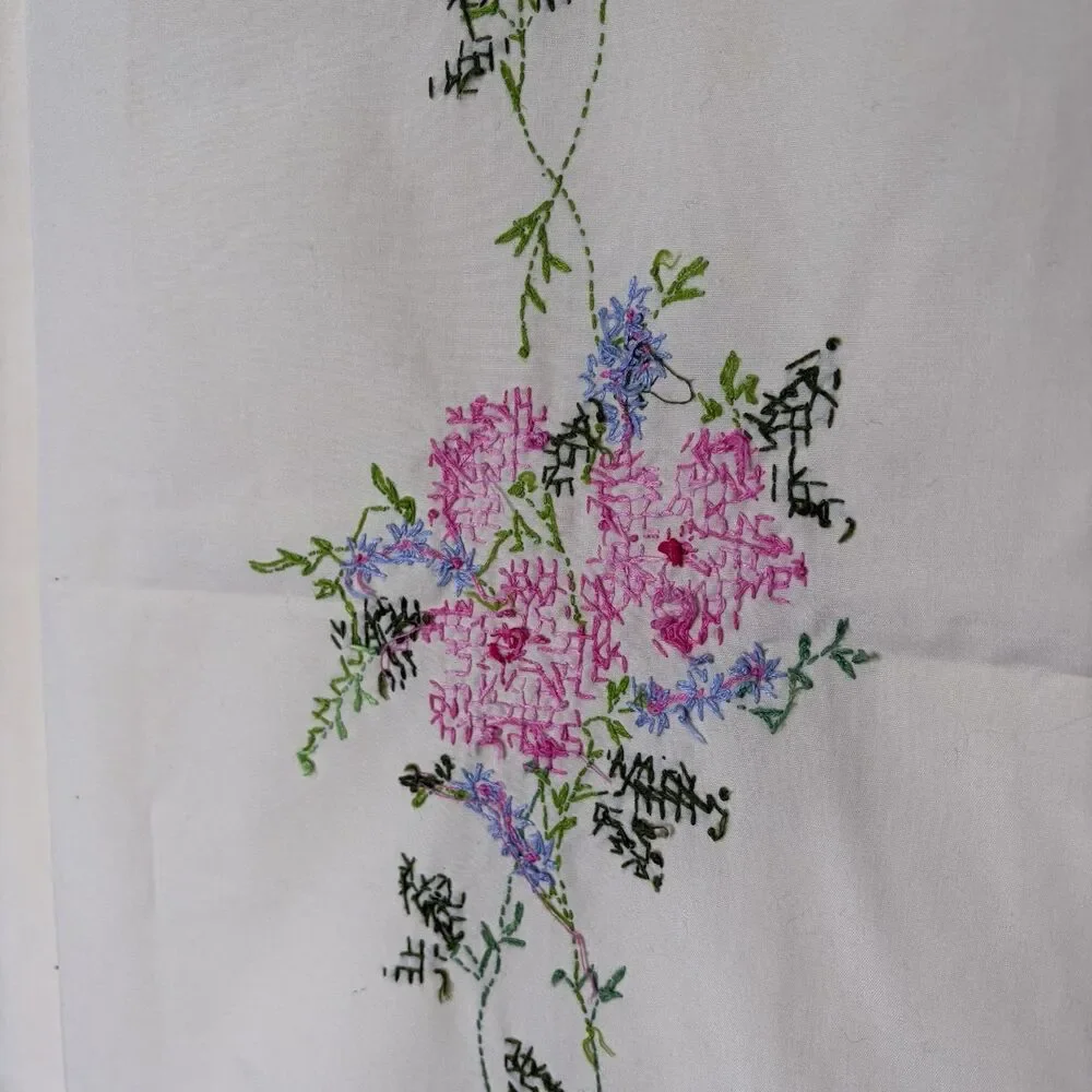 Embroidered Table Cloth Cottagecore Scalloped Hem Cross-Stitched Floral 47
